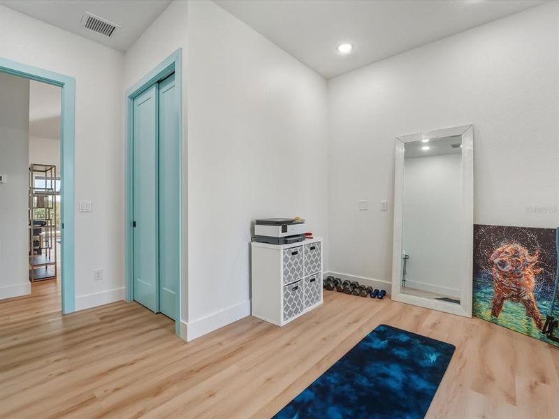 Furnished interior view inside a new home in , Englewood (Image 40).