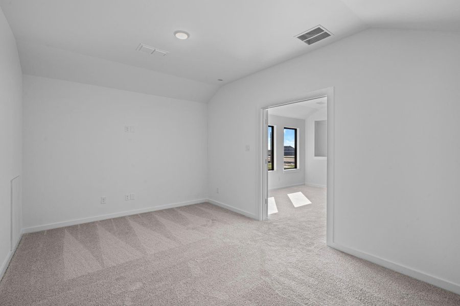 Spacious, unfurnished interior of a new home in Jubilee 45' 70', Hockley (Image 11).
