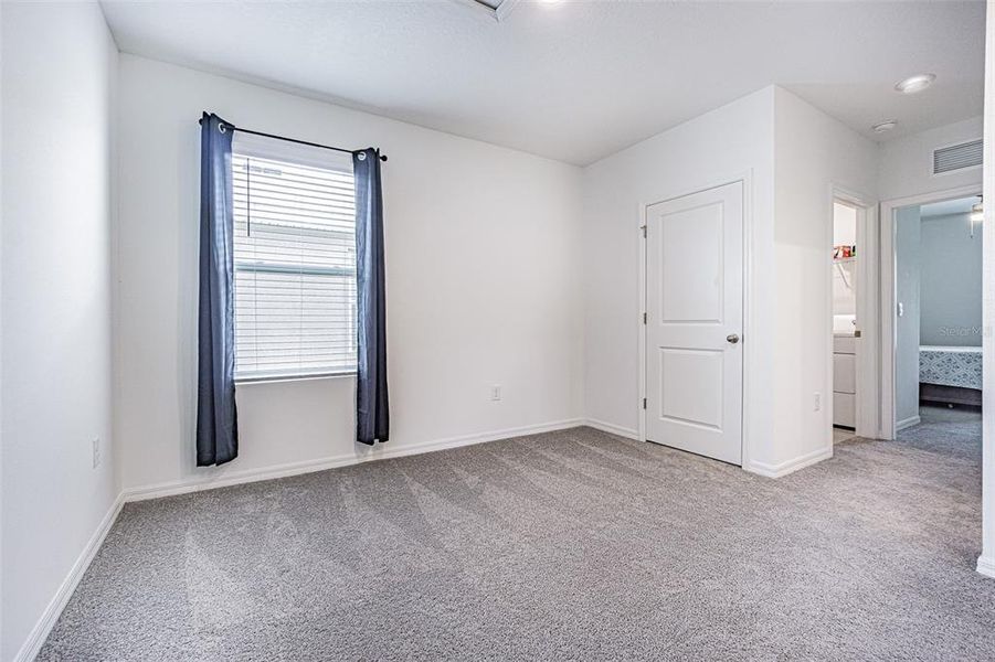 Spacious, unfurnished interior of a new home in Deerbrook, Land O' Lakes (Image 26).