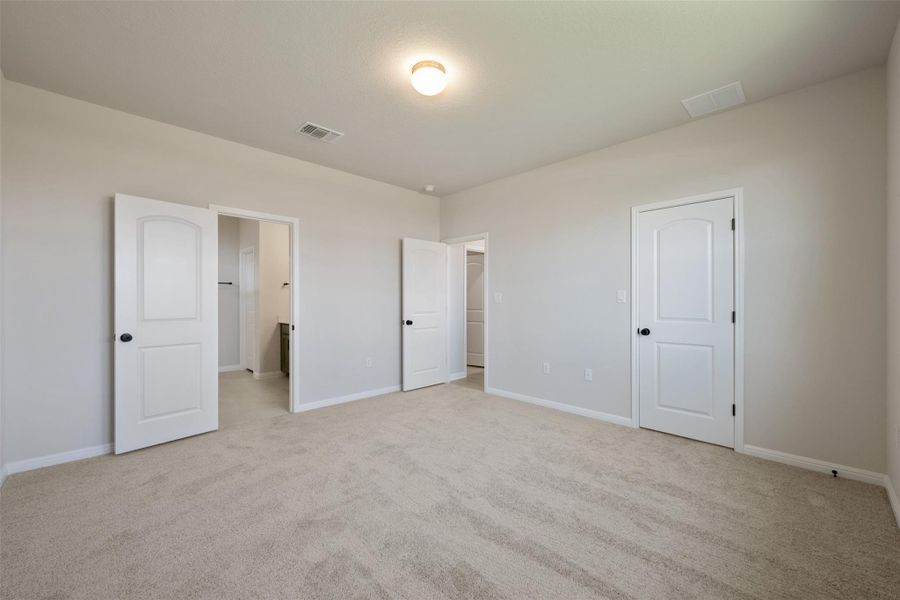 Spacious, unfurnished interior of a new home in Rolling Glen, Hutto (Image 17). Spacious, unfurnished interior of a new home in Rolling Glen, Hutto (Image 17).