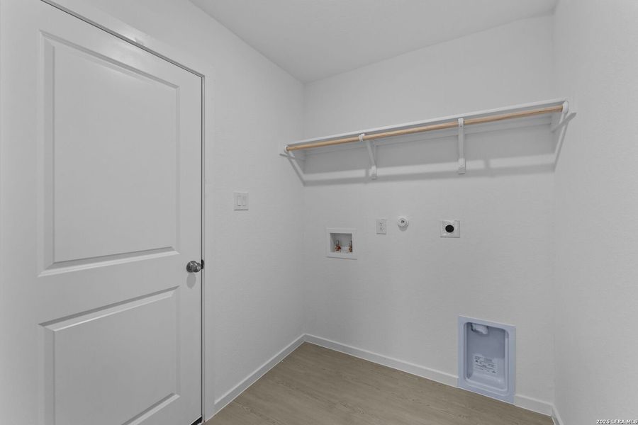 Spacious, unfurnished interior of a new home in Guadalupe Ridge, New Braunfels (Image 19).