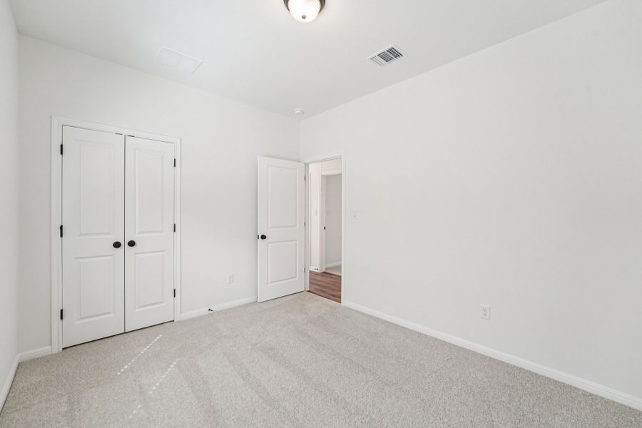 Spacious, unfurnished interior of a new home in Crosswinds, Kyle (Image 24).