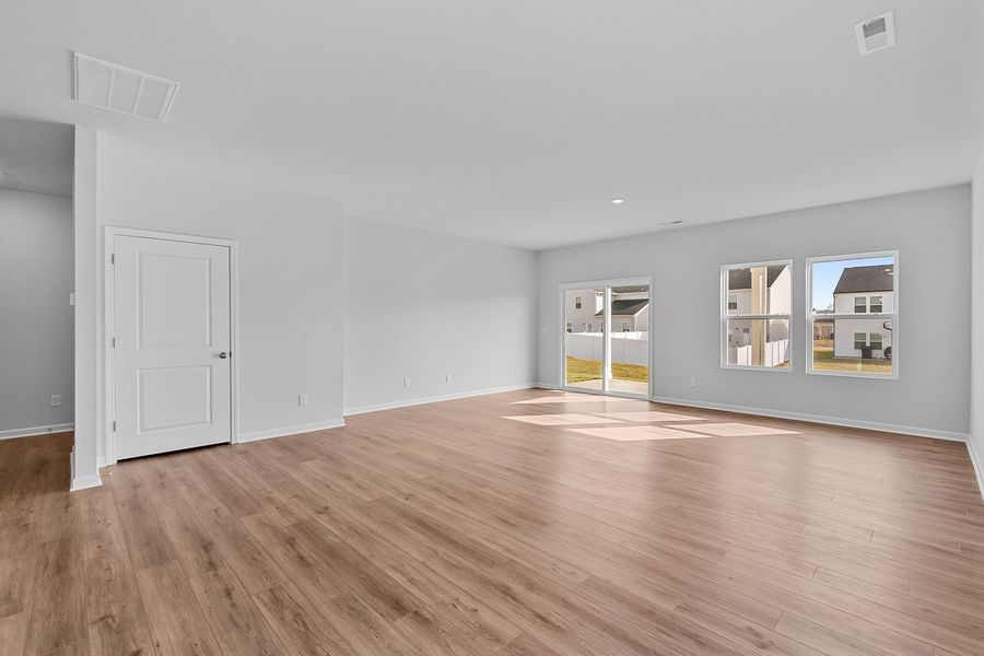 Spacious, unfurnished interior of a new home in Hanes Lake, Winston-Salem (Image 19).