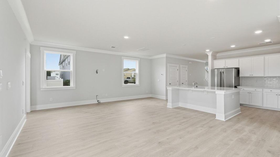 Spacious, unfurnished interior of a new home in Sheep Island, Summerville (Image 31).