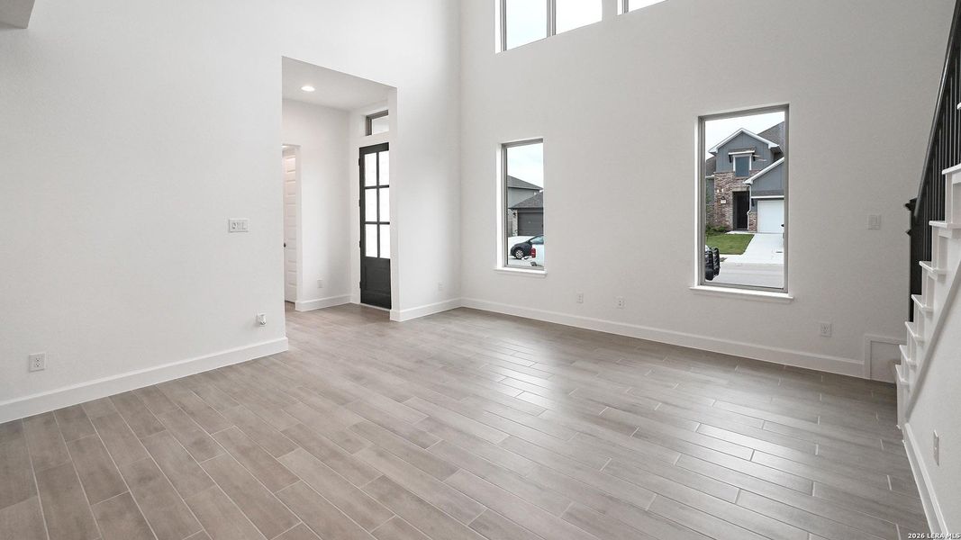 Spacious, unfurnished interior of a new home in The Parklands, Schertz (Image 19).