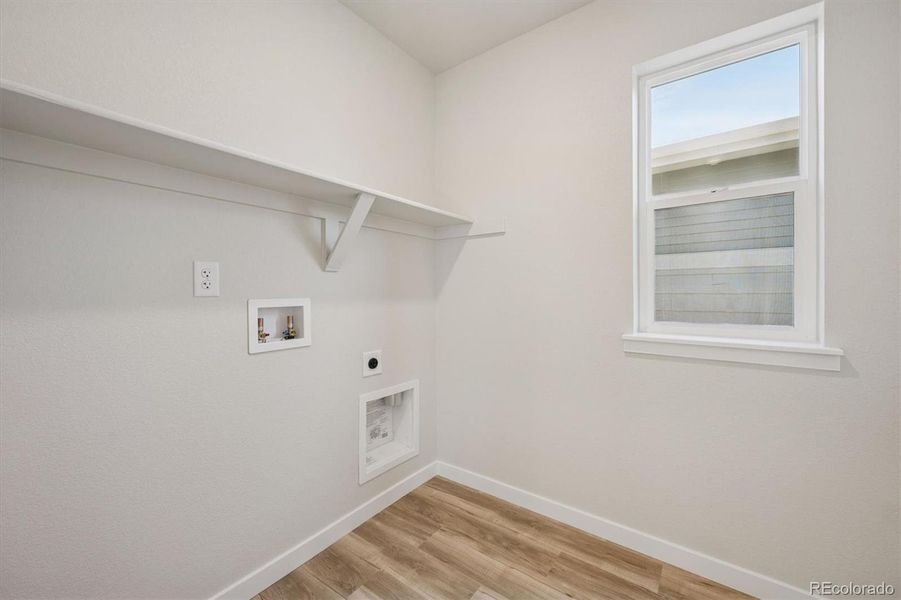 Spacious, unfurnished interior of a new home in Windler, Aurora (Image 12).