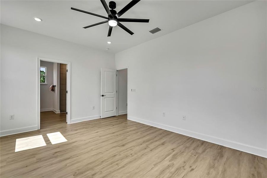 Spacious, unfurnished interior of a new home in , Spring Hill (Image 48).