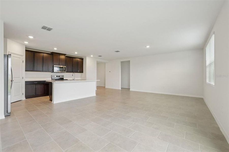 Spacious, unfurnished interior of a new home in Wynnstone - Signature Series, Davenport (Image 27).