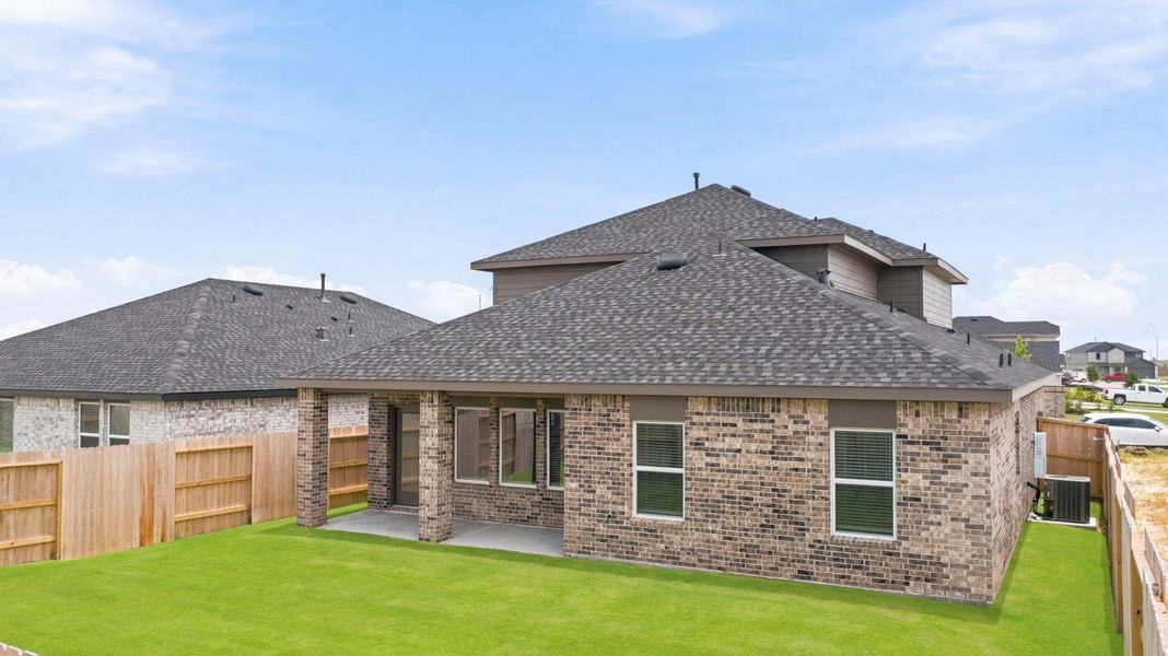 Exterior details and patio area of a home in Sunterra Lakes, Brookshire (Image 4).