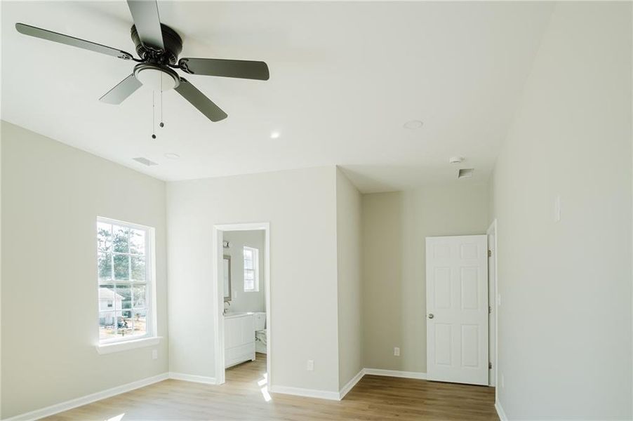 Spacious, unfurnished interior of a new home in , Stockbridge (Image 15).