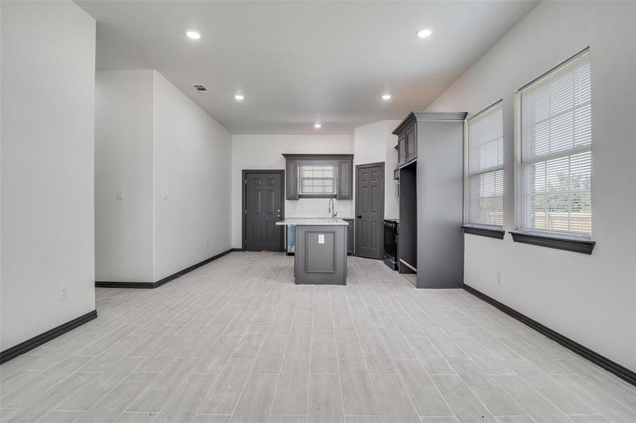 Spacious, unfurnished interior of a new home in , West Tawakoni (Image 10).