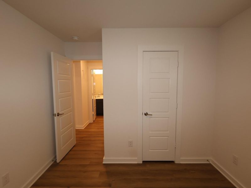 Spacious, unfurnished interior of a new home in Summerview, Fulshear (Image 36).