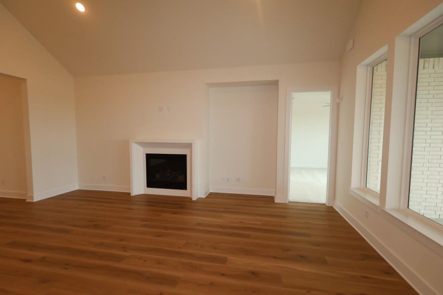 Spacious, unfurnished interior of a new home in Dunham Pointe, Cypress (Image 14).