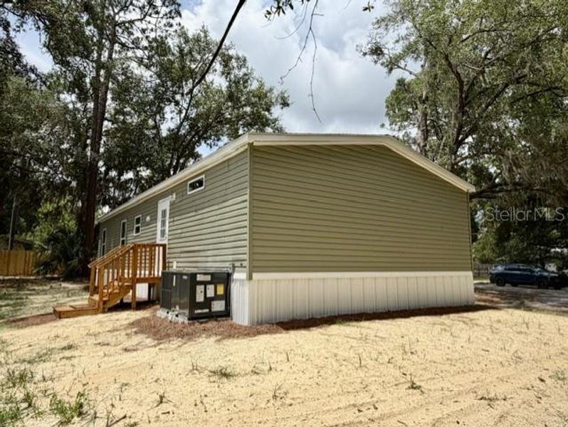 Exterior details and patio area of a home in , Chiefland (Image 28).