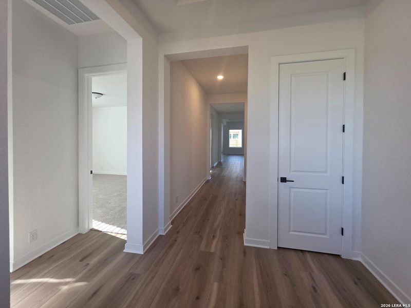 Spacious, unfurnished interior of a new home in Saddlebrook Ranch, Schertz (Image 21).