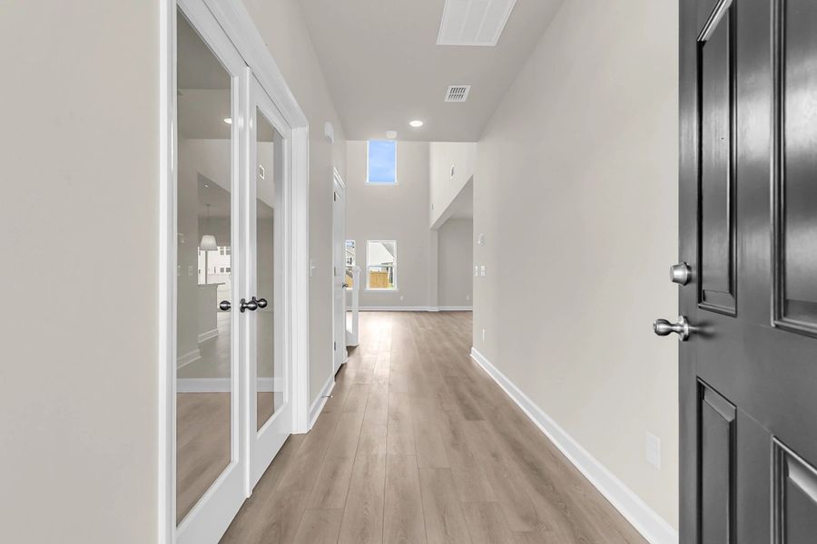 Similar Monroe floorplan with Timeless Collection. Features and finishes vary.