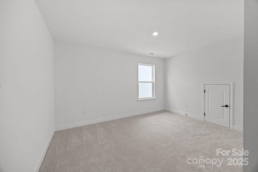 Spacious, unfurnished interior of a new home in Farms at Bellingham, Mooresville (Image 13).