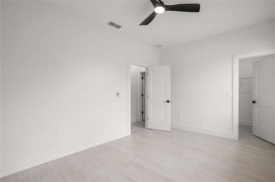 Spacious, unfurnished interior of a new home in , Debary (Image 31).