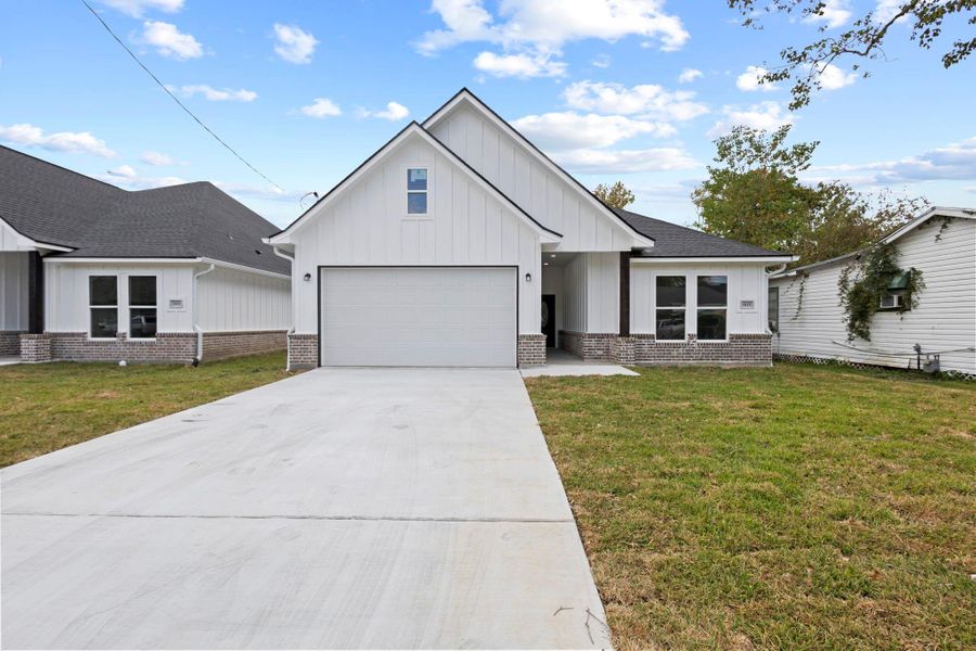 Front exterior of a new home in , Nederland, TX, highlighting curb appeal (Image 1). Front exterior of a new home in , Nederland, TX, highlighting curb appeal (Image 1).