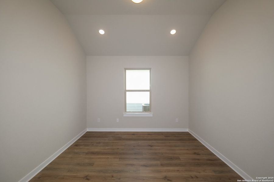 Spacious, unfurnished interior of a new home in Winding Brook, San Antonio (Image 13).