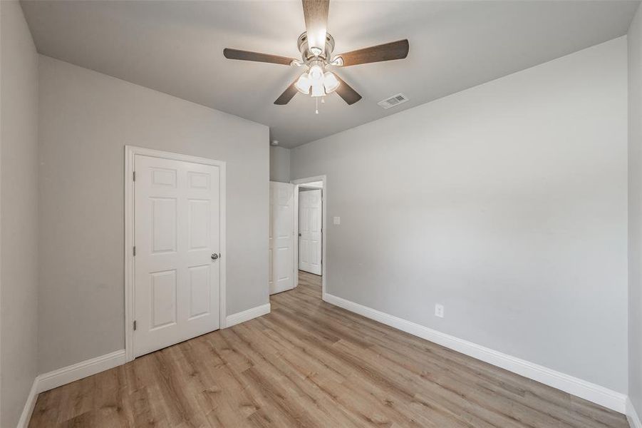 Spacious, unfurnished interior of a new home in , Cleburne (Image 30).