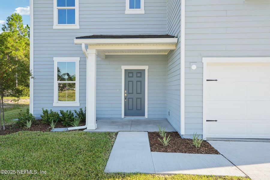 Exterior details and patio area of a home in Panther Creek, Jacksonville (Image 24).