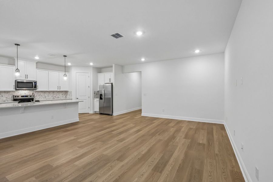 Spacious, unfurnished interior of a new home in Legends Preserve - Signature Series, Daytona Beach (Image 10).