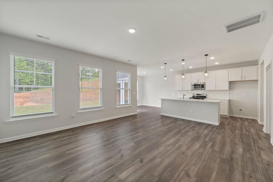 Spacious, unfurnished interior of a new home in Chandler Ridge, McLeansville (Image 15).