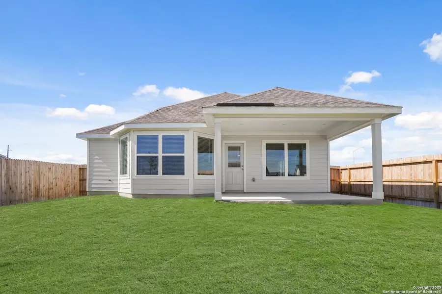 Exterior details and patio area of a home in Swenson Heights, Seguin (Image 4).