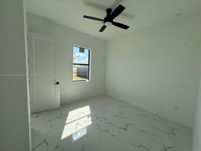 Spacious, unfurnished interior of a new home in , Cape Coral (Image 18).