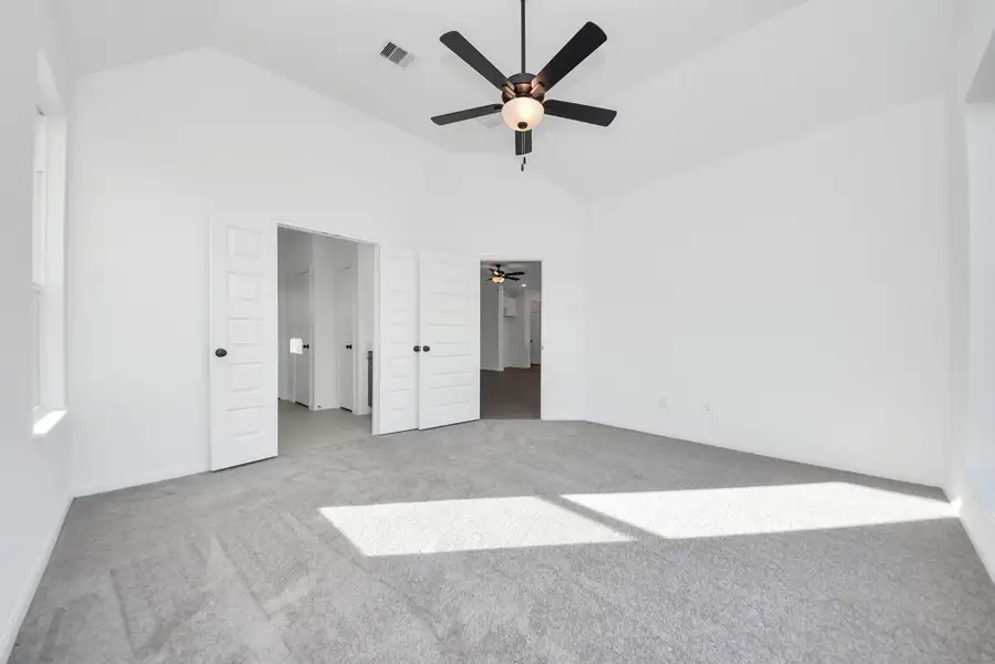Spacious, unfurnished interior of a new home in Elyson, Katy (Image 33).