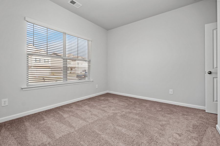 Spacious, unfurnished interior of a new home in The Oaks, Clarksville (Image 14).