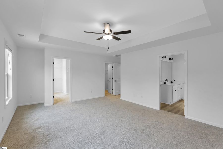 Spacious, unfurnished interior of a new home in Sedona, Greenville (Image 20).