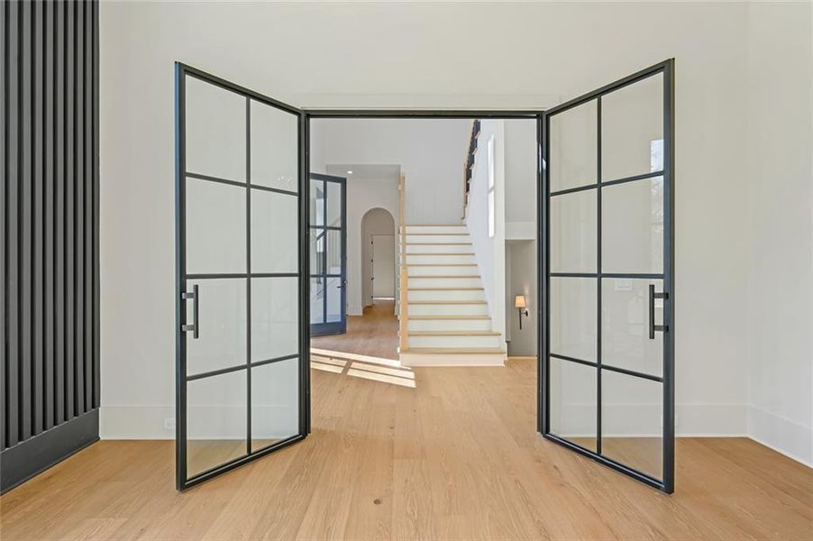 Spacious, unfurnished interior of a new home in , Alpharetta (Image 48).