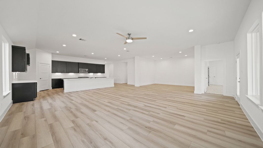 Spacious, unfurnished interior of a new home in Silverthorne, Conroe (Image 14).