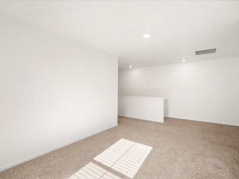 Spacious, unfurnished interior of a new home in Skyview at High Point, Aurora (Image 8).