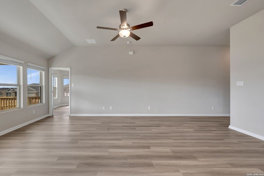 Spacious, unfurnished interior of a new home in Greenspoint Heights, Seguin (Image 28).
