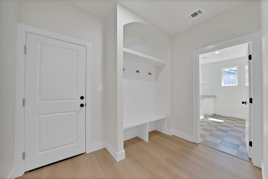 Spacious, unfurnished interior of a new home in , Joshua (Image 29).