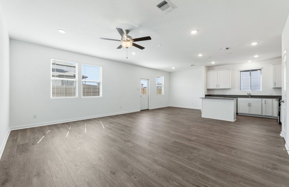 Spacious, unfurnished interior of a new home in Sonterra, Jarrell (Image 38).