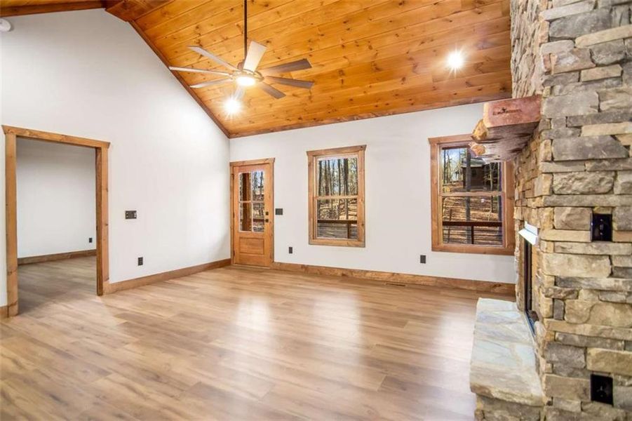 Spacious, unfurnished interior of a new home in , Talking Rock (Image 20).