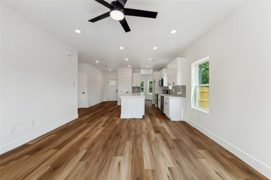 Spacious, unfurnished interior of a new home in , Santa Fe (Image 24).