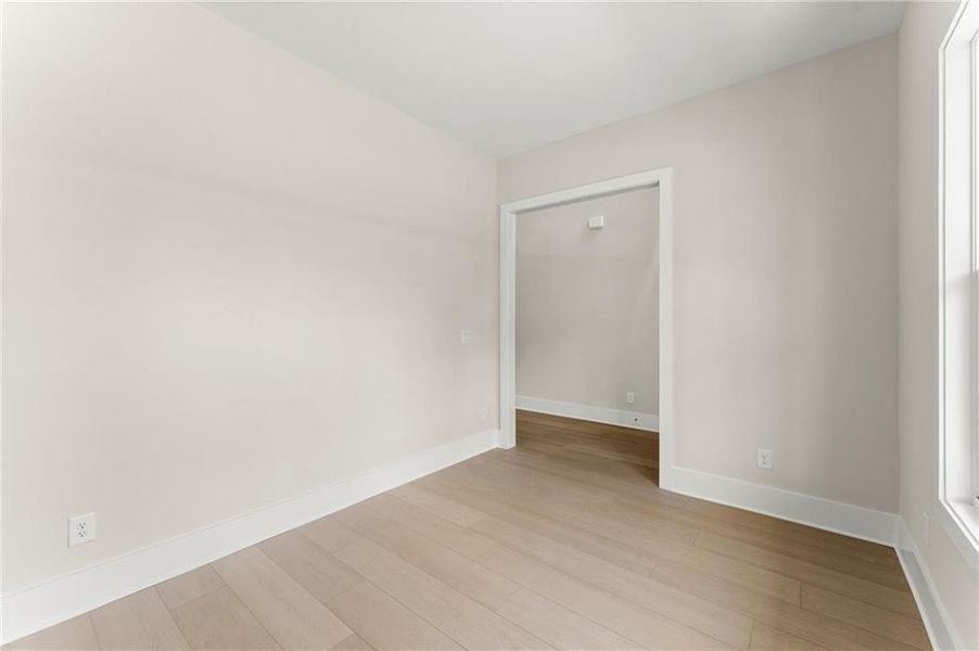 Spacious, unfurnished interior of a new home in Hillgrove Preserve, Powder Springs (Image 49).