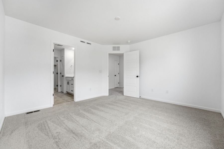 Spacious, unfurnished interior of a new home in Trailstone, Arvada (Image 30).