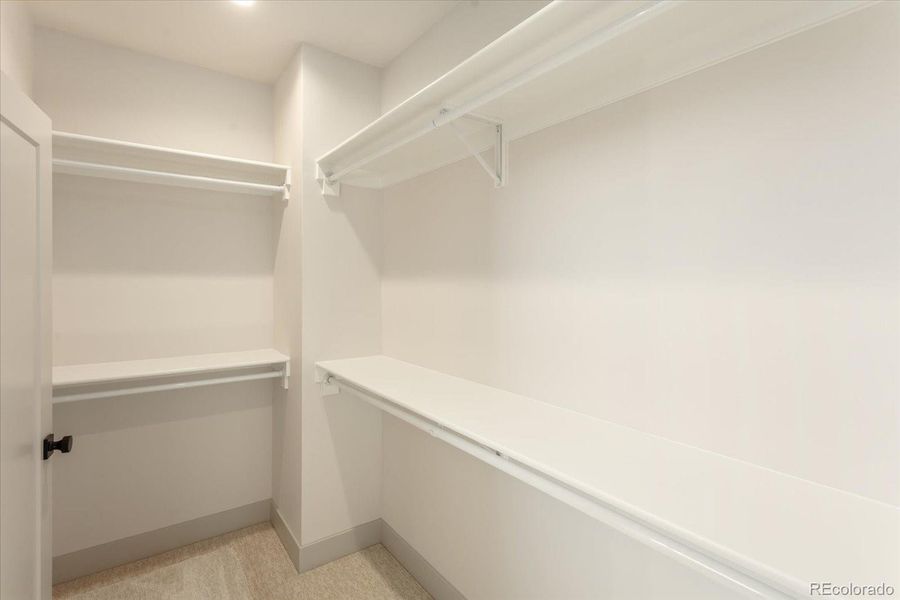 Spacious, unfurnished interior of a new home in , Salida (Image 24).