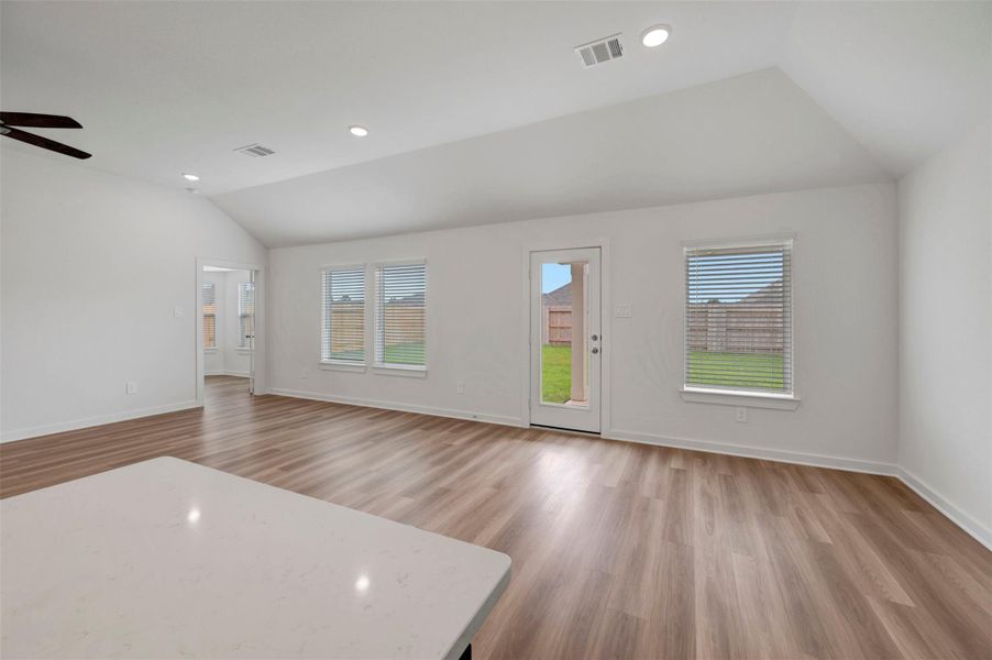 Spacious, unfurnished interior of a new home in Lone Star Landing, Montgomery (Image 23).