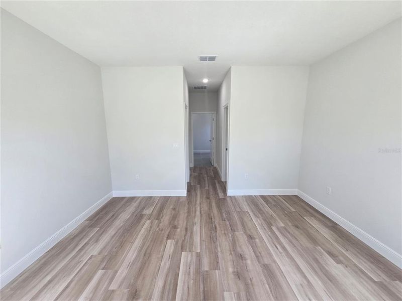 Spacious, unfurnished interior of a new home in , Ocala (Image 20).