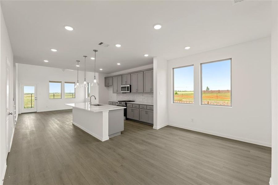 Spacious, unfurnished interior of a new home in Creekview Fossil Ridge, Pilot Point (Image 15).