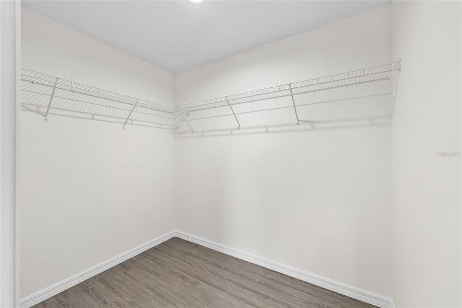 Spacious, unfurnished interior of a new home in , Dunnellon (Image 23).