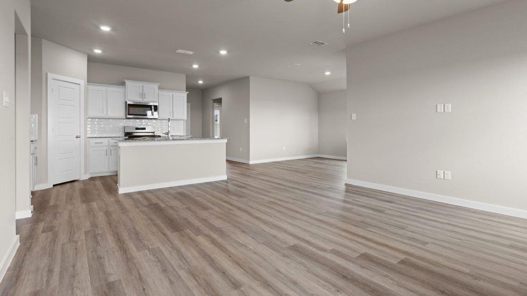 Spacious, unfurnished interior of a new home in Heritage Parks, Abilene (Image 7). Spacious, unfurnished interior of a new home in Heritage Parks, Abilene (Image 7).