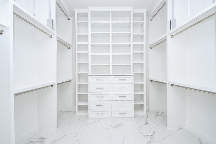 Spacious, unfurnished interior of a new home in , Houston (Image 20).